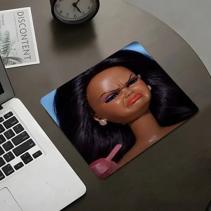 Square Doll Gaming Mouse Pad, Retro Toy Design, Rubber Anti-Slip Lockedge Work Pad, Small Size Suitable for Laptop, Desktop Computer Games, Mousepad