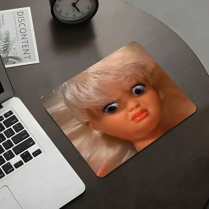 Funny Retro Doll Square Mouse Pad, Dislike Emoticons Desktop Decorative Protective Pad, Rubber Anti-Slip Lockedge Work Pad, Small Size Suitable for Laptop, Desktop Computer Games, Work, Family, Gaming Mousepad, Non Slip Mousepad