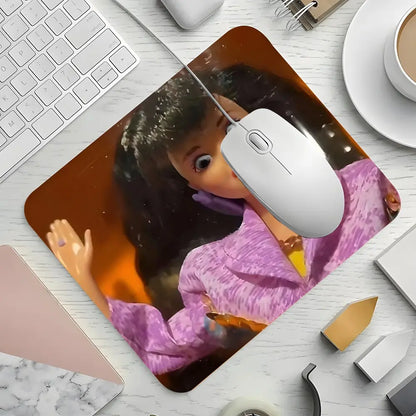 Square 90S Style Doll Gaming Mouse Pad, Gaming Mousepad, Computer Desk Mat, Retro Character Design, Desktop Decorative Protective Pad, Rubber Anti-Slip Lockedge Work Pad, Small Size Suitable for Laptop, Desktop Computer Games, Work, Daily Use