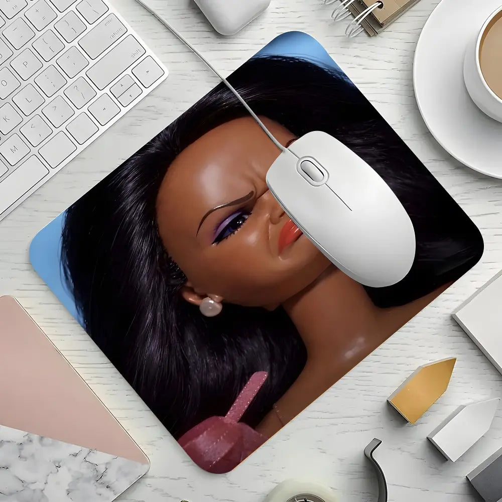 Square Doll Gaming Mouse Pad, Retro Toy Design, Rubber Anti-Slip Lockedge Work Pad, Small Size Suitable for Laptop, Desktop Computer Games, Mousepad